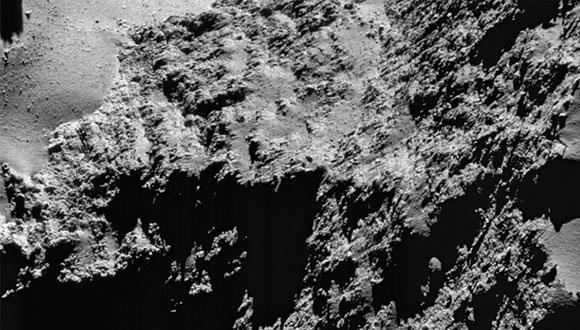 נפרדים מהחללית רוזטה - תמונת תקריב של השביט צ'וריומוב-גרסימנקו ממרחק של 8.8 ק"מ